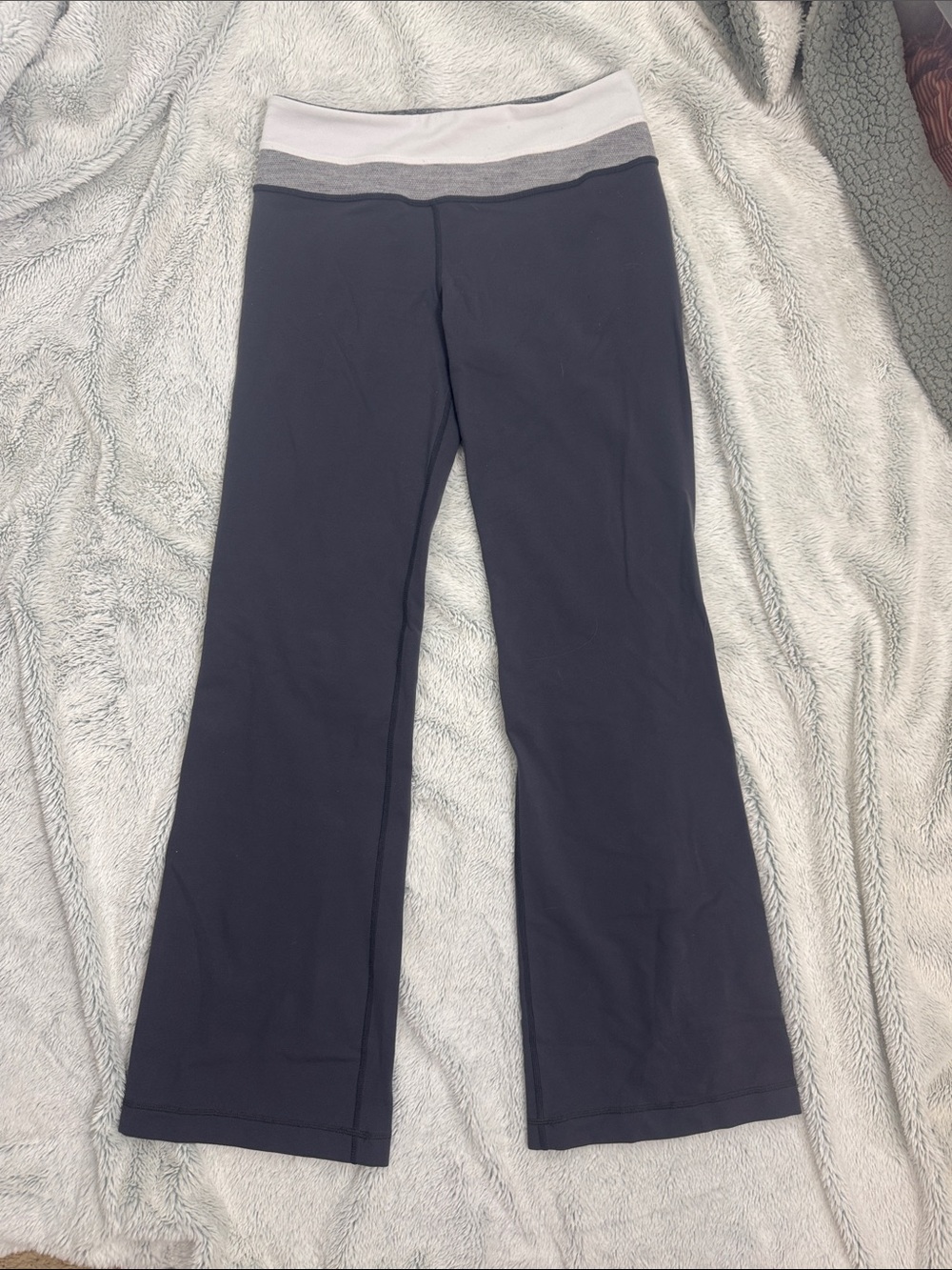 Lululemon Groove Flare Pants Reversible size 6